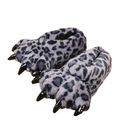 Il leopardo realistico domestico ha stampato le scarpe calde della pelliccia della peluche
