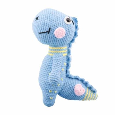 Fatto a mano farcito poliestere realistico lavora all'uncinetto la bambola